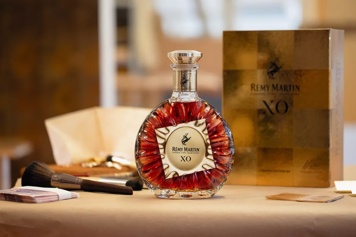 Dorure de l’iconique carafe XO de la Maison Rémy Martin